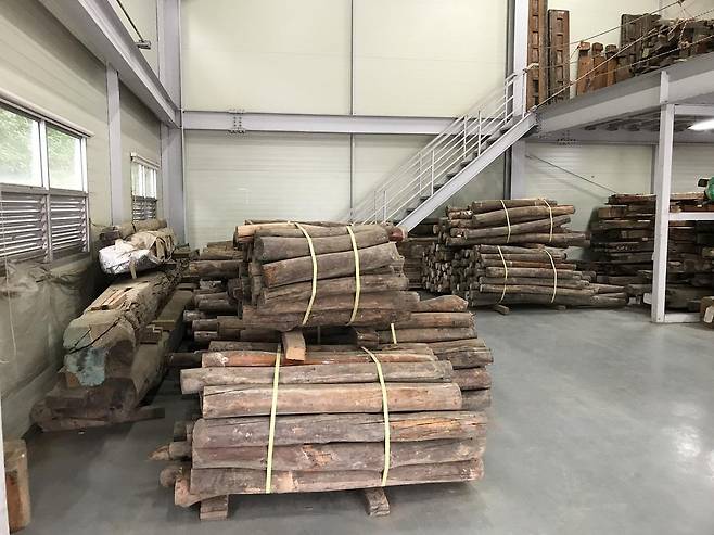 한옥건축(철거)자재 재활용은행 내부 [종로구 제공. 재판매 및 DB 금지]