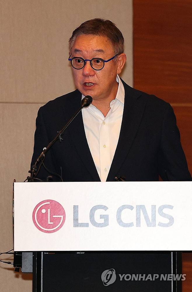 인사말하는 LG CNS 현신균 사장 (서울=연합뉴스) 한종찬 기자 = LG CNS 현신균 사장이 9일 오후 서울 여의도 콘래드호텔에서 열린 LG CNS 기업공개(IPO) 기자간담회에서 인사말을 하고 있다. 2025.1.9 saba@yna.co.kr