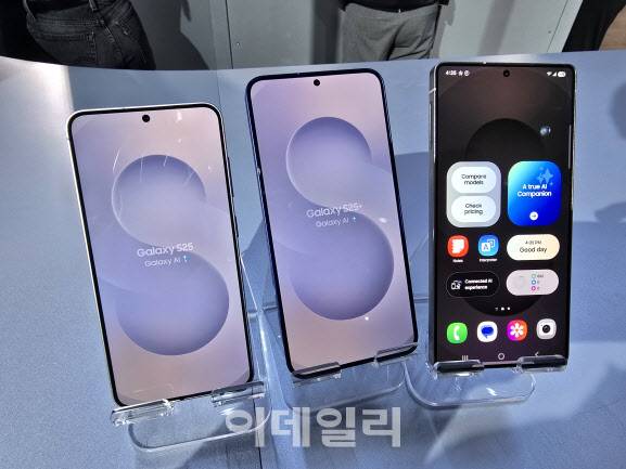 갤럭시S25가 전시돼있다(사진=윤정훈 기자)