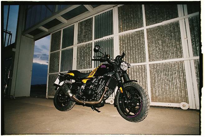 로얄엔필드 게릴라 450 모델