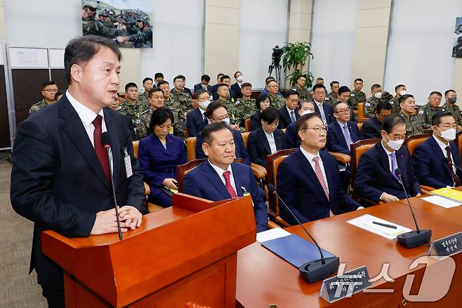 김주현 대통령실 민정수석이 22일 오전 서울 여의도 국회에서 열린 윤석열 정부의 비상계엄 선포를 통한 내란 혐의 진상규명 국정조사 1차 청문회에 출석해 '김용현 전 국방부 장관 검찰 출석을 앞두고 통화한 적 있냐'는 의원 질의에 답하고 있다. 2025.1.22/뉴스1 ⓒ News1 안은나 기자