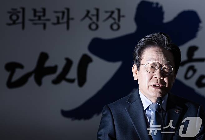 이재명 더불어민주당 대표가 23일 오전 서울 여의도 국회에서 열린 신년기자회견에서 취재진 질문에 답변하고 있다. 2025.1.23/뉴스1 ⓒ News1 이재명 기자