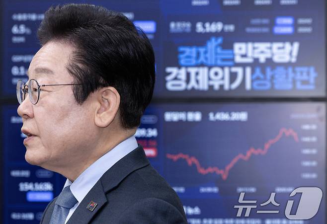 이재명 더불어민주당 대표가 23일 오전 서울 여의도 국회에서 신년기자회견을 하고 있다. 2025.1.23/뉴스1 ⓒ News1 이재명 기자