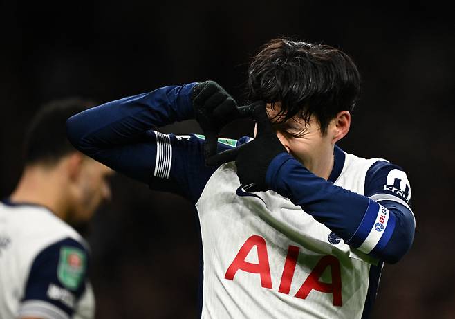 '악마의 재능'까지 가세했다. '손세이셔널' 손흥민이 계속해서 나폴리와 연결되는 모습이다. 이탈리아 국가대표까지 지낸 안토니오 카사노는 최근 "안토니오 콘테 감독이 지도한 적 있는 선수를 주목해야 한다. 바로 손흥민이다. 잘 알고 있다. 나라면 지금이라도 이적료를 지급하고 당장 영입할 것이다. 정말 대단한 선수"라고 극찬했다. 카사노까지 손흥민을 언급하며, 손흥민의 나폴리행에 점점 속도가 붙는 모습이다. <저작권자(c) 연합뉴스, 무단 전재-재배포, AI 학습 및 활용 금지>