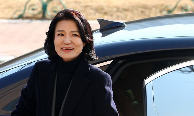 헌법재판소에서 탄핵소추안이 기각되면서 직무에 복귀한 이진숙 방송통신위원장이 23일 경기 과천 방송통신위원회로 출근하고 있다./뉴시스