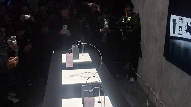 삼성전자가 22일(현지시간) 미국 새너제이 SAP센터에 전시해놓은 갤럭시 엣지. 사진=홍창기 기자