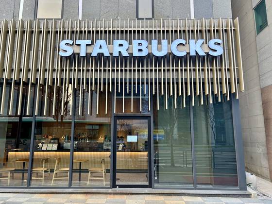 People study or work at a Starbucks in Pangyo, Gyeonggi. [LEE JIAN]
