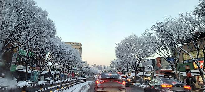 지난해 폭설로 자동차보험 손해율이 3년만에 적자로 전환했다. <연합뉴스>