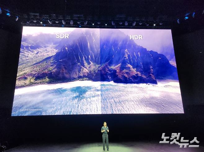 삼성 갤럭시 2025언팩 행사장에서 레이첼 로버츠(Rachel Roberts) 삼성전자 미국법인 제품관리 차장이 카메라 기능에 대해 설명하고 있다. 조태임 기자