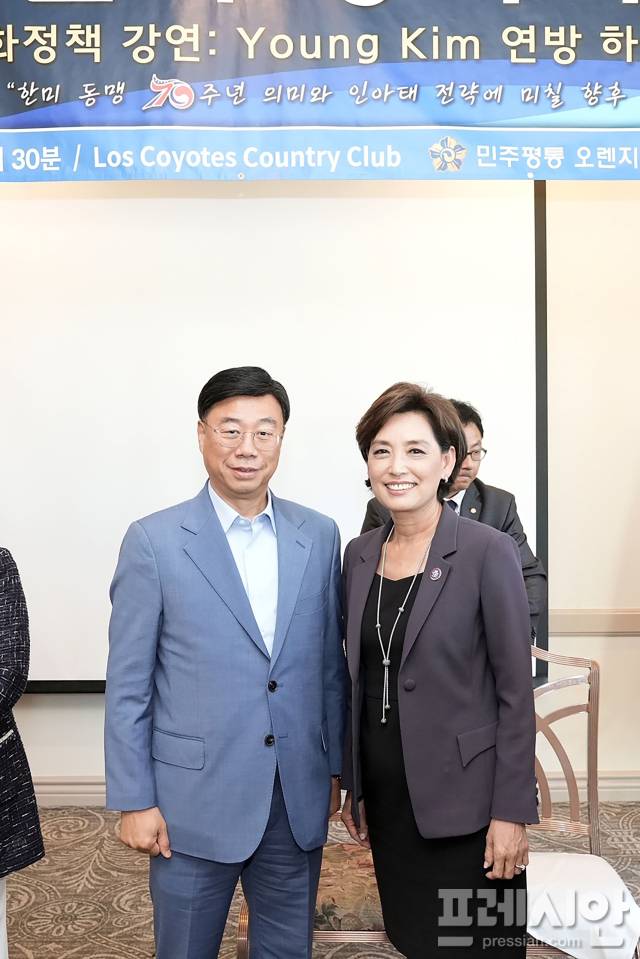 ▲지난 2023년 미국 캘리포니아 민주평통 오렌지샌디에고협의회 평화정책 강연회에서 만난 신상진 성남시장과 영 김 미 연방 하원의원. ⓒ성남시