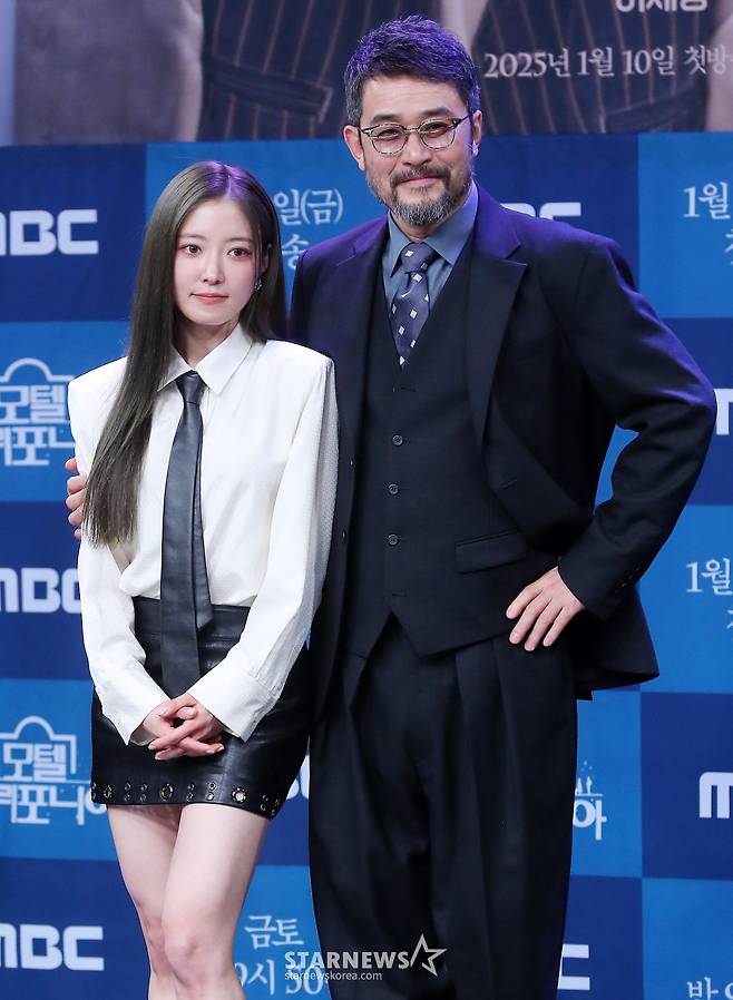 배우 이세영, 최민수가 9일 오후 서울 마포구 상암동 MBC사옥에서 진행된 금토드라마 '모텔 캘리포니아' 제작발표회에 참석해 포즈를 취하고 있다.  '모텔 캘리포니아'는 시골의 모텔에서 태어나 모텔에서 자란 지강희(이세영 분)가 12년 전 도망친 고향에서 첫사랑 천연수(나인우 분)과 재회하며 겪는 우여곡절 첫사랑 리모델링 로맨스. 2019년 심윤서 작가의 인기 소설 '홈, 비터 홈'을 원작으로 한다. 오는 10일 첫 방송. 2025.01.09 /사진=김창현 chmt@