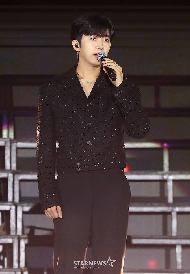 가수 임영웅이 14일 필리핀 아레나에서 열린 '2023 아시아 아티스트 어워즈 인 필리핀'(2023 Asia Artist Awards IN THE PHILIPPINES, 이하 '2023 AAA')에서 멋진 무대를 선보이고 있다. '2023 AAA'는 스타뉴스가 주최하고 Asia Artist Awards 조직위원회, TONZ 엔터테인먼트, PULP Live World가 공동 주관한다. 그룹 아이브(IVE) 장원영, 가수 강다니엘, 그룹 제로베이스원 성한빈이 MC를 맡았다. 2023.12.14 /사진=김창현