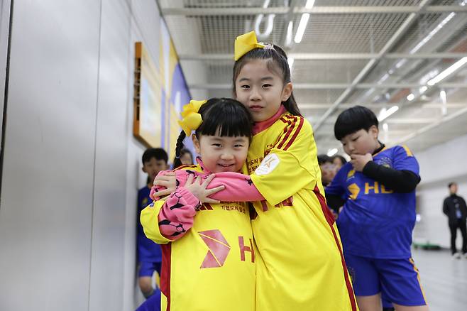 조현우의 딸 하린(오른쪽) 예린 양. 사진 | 울산HD