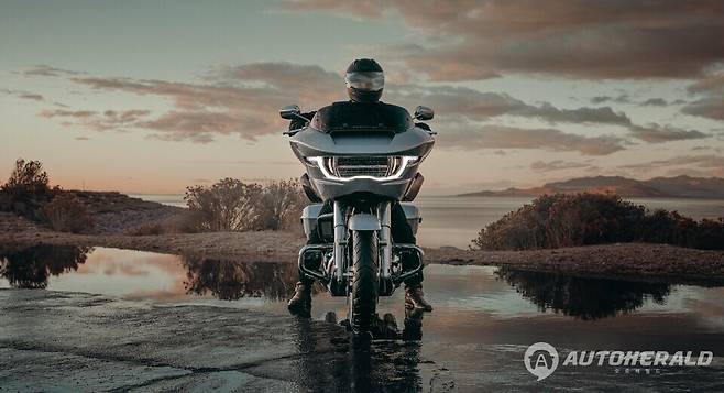 할리데이비슨 CVO™&nbsp;로드&nbsp;글라이드®&nbsp;