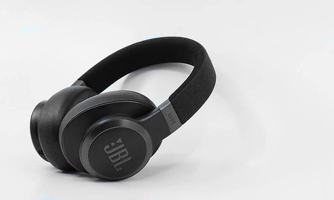 770NC는 가성비 좋은 무선 헤드폰이다 / 출처=IT동아