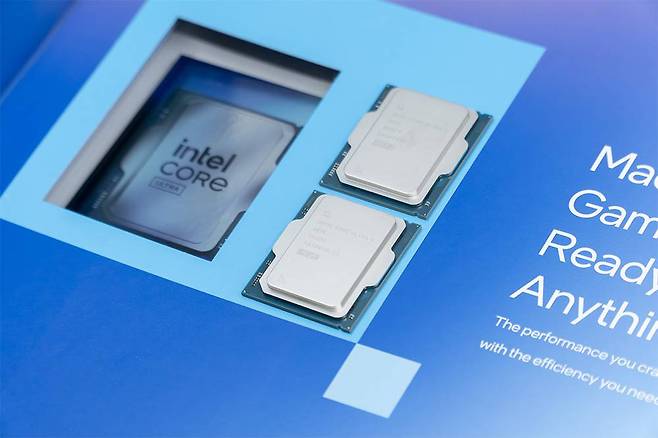 인텔 코어 울트라 9 285K 및 인텔 코어 울트라 5 245K, 코드명 ‘애로우레이크’의 데스크톱 프로세서다 / 출처=IT동아