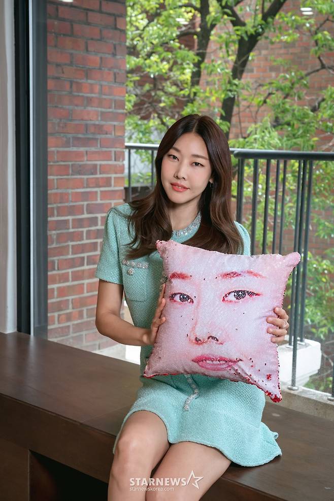 한혜진이 26일 진행된 LG U+모바일 예능 '내편하자' 기자간담회를 위해 포즈를 취하고 있다. /사진제공=LGU+ 2024.04.26 /사진=이동훈