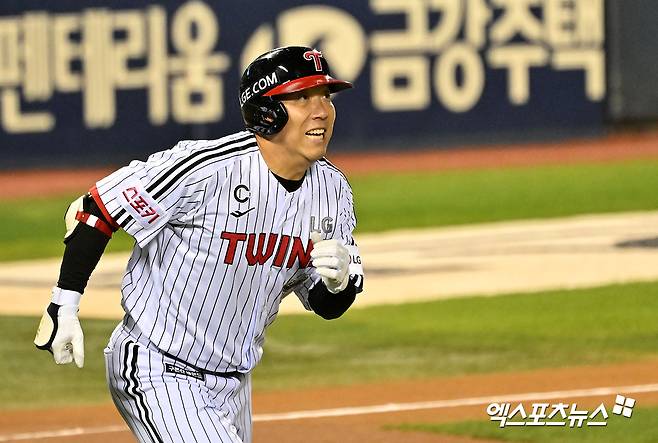 LG 외야수 김현수는 새롭게 개선된 ABS에 관한 자기 생각을 밝혔다. 좀 더 개선돼 타자 개개인의 타격폼을 반영하길 원했다. 엑스포츠뉴스 DB