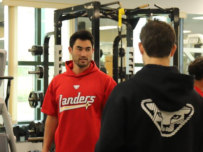 SSG 외국인 투수 미치 화이트가 24일 스프링캠프지 재키 로빈슨 트레이닝 콤플렉스에 합류했다. 사진 | SSG 랜더스