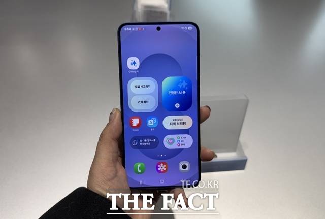 '갤럭시S25' 시리즈는 일상에서 편하게 활용할 수 있는 다양한 AI 기능을 담은 제품이다. /이성락 기자