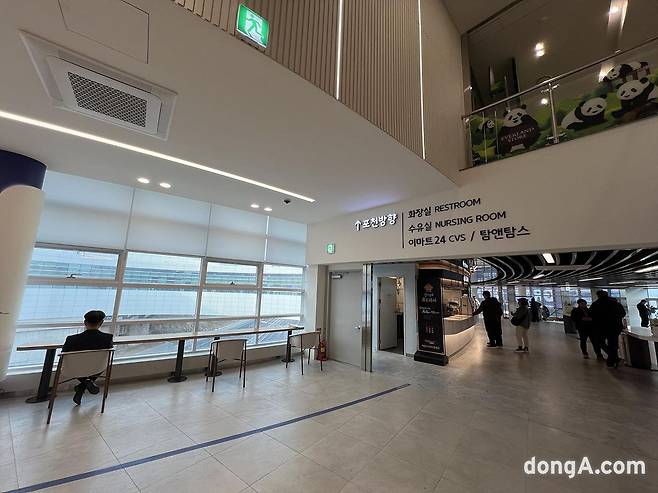 처인휴게소 2층 통로