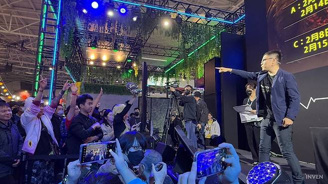 ▲ 퀴즈 이벤트에서 토쿠다 디렉터의 선택을 받은 유저는 누구?