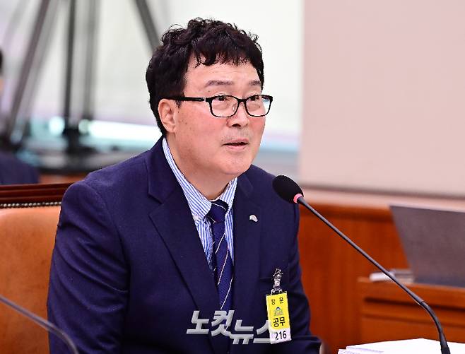 대한배드민턴협회장 선거가 규정에 맞지 않게 진행된 데 대해 무효 소송을 제기하겠다는 의사를 밝힌 김택규 회장. 윤창원 기자