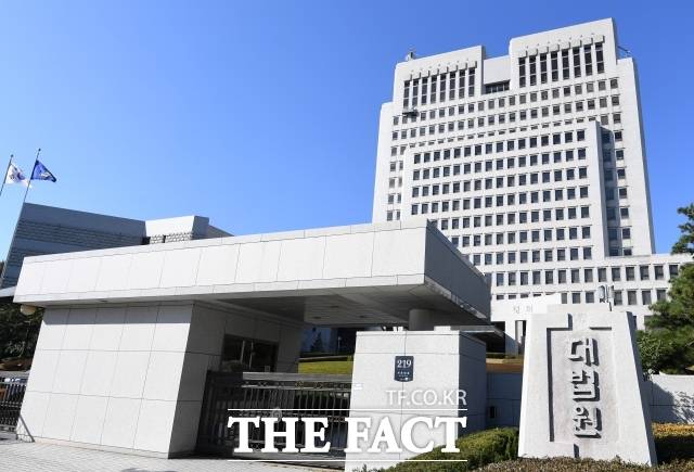 전광훈 사랑제일교회 목사가 자신을 비판하는 현수막을 건 다른 교회 목사를 상대로 낸 손해배상 소송에서 최종 패소했다./더팩트 DB
