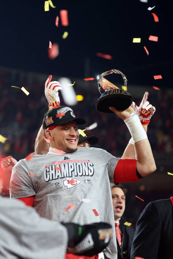 27일(한국시간) NFL AFC 챔피언십에서 승리해 수퍼볼 진출을 확정한 뒤 기뻐하는 간판스타 패트릭 마홈스. 로이터=연합뉴스