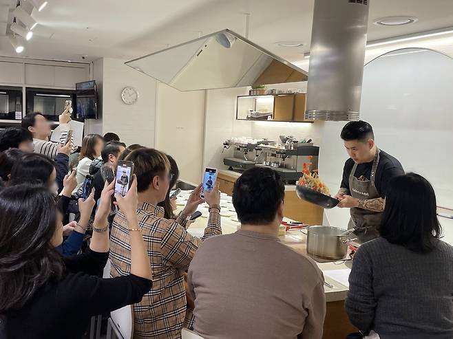 롯데백화점에서 진행한 ‘나폴리 맛피아의 코리안·이탈리아 퀴진 클래스’. [롯데백화점 제공]