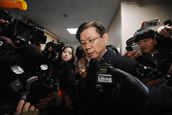 윤석열 대통령에 대한 고위공직자범죄수사처의 체포영장 집행을 저지한 박종준 대통령 경호처장이 10일 오전 서울 서대문구 국가수사본부로 출석하고 있다. 임세준 기자