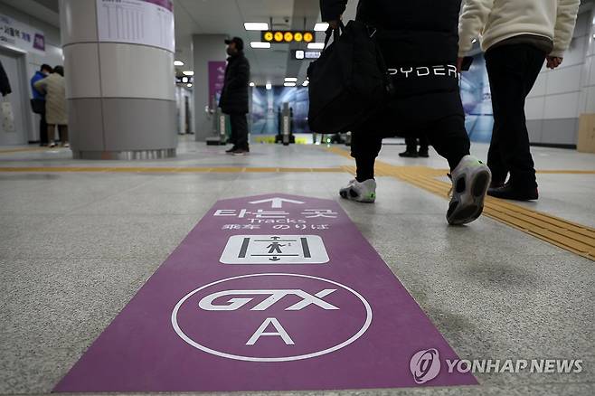 이곳이 GTX-A 연신내역 (서울=연합뉴스) 윤동진 기자 = 29일 수도권 광역급행철도 GTX-A 연신내역의 모습. 국내에서 두 번째로 개통한 GTX 노선인 운정중앙∼서울역 구간은 지난 28일 오전 운행을 시작했다. 2024.12.29 mon@yna.co.kr