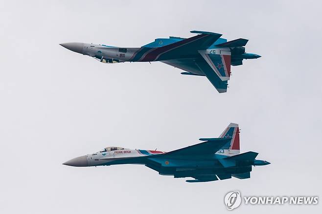 2024년 11월 13일 중국에서 곡예 비행 중인 러시아 공군 Su-35 전투기 [EPA 연합뉴스 자료사진. 재판매 및 DB 금지]