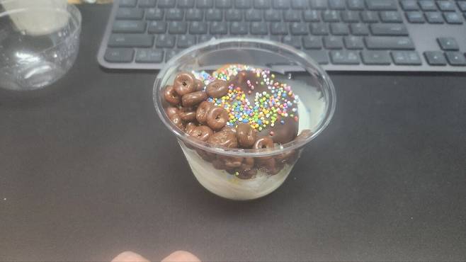 1738071904713.jpg 요거트 아이스크림 처음 사먹었는데 어안이 벙벙하네