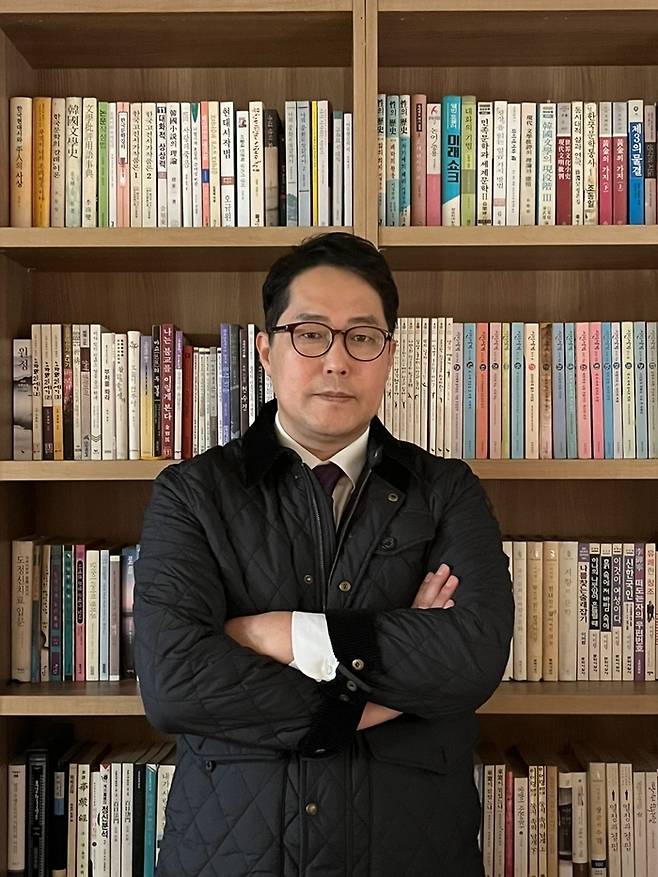 안상경 전 충북대 교수가 건강하게 무속 문화를 즐길 수 있는 기준 다섯 가지를 설명하고 있다. <이진한 기자>