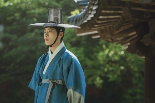 ‘옥씨부인전’에서 추영우는 1인 2역에 도전하며 시청자들의 눈길을 사로잡았다. 전통적인 사극에서 선보인 감정 연기와 깊이 있는 캐릭터 해석은 극찬을 받았다.사진=JTBC 방송캡처