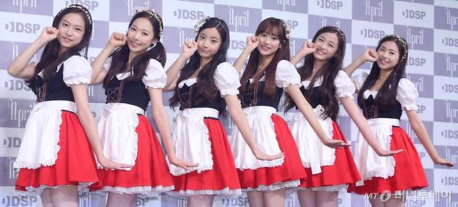 2022년 1월 28일 그룹 에이프릴이 해체했다. (왼쪽부터) 2015년 8월 데뷔 멤버인 양예나, 전소민, 이현주, 이나은, 이진솔, 김채원의 모습. /사진=머니투데이 DB