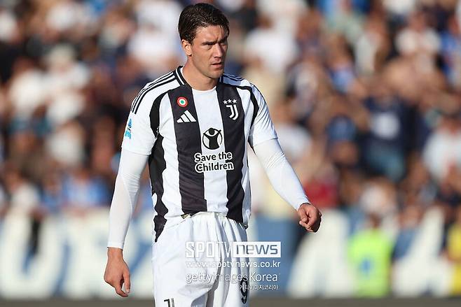 ▲ 매체는 “아스날은 내년 여름 세르비아의 스트라이커인 블라호비치 영입을 노리고 있다”라고 보도했다. 아스날은 오래전부터 블라호비치에 대한 관심을 보였고, 또다시 이적설이 불거졌다.