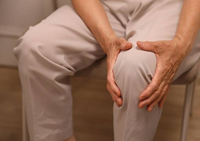 관절이 아프면 가공육이나 당분이 많이 든 음료 등은 피해야 한다. [사진=클립아트코리아]