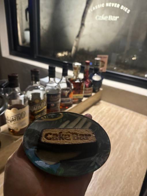 케익바는 케이크와 다양한 음료를 페어링해서 먹을 수 있는 공간이다. /사진=다이어리알