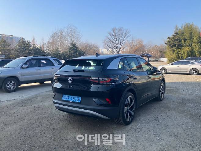 폭스바겐 2025년형 ID.4 후측면 외관(사진=정병묵 기자)