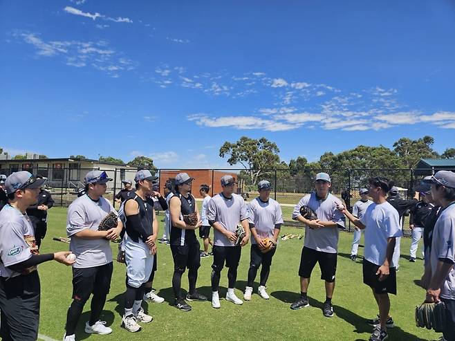 KT 베테랑, 유망주들이 신구 조화를 이루면서 의욕 충만한 캠프 분위기를 조성했다. 사진 | KT 위즈