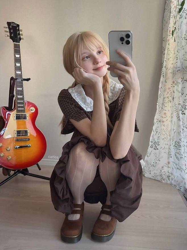 어릴때랑 달라진게 없는 존예 슬렌더 백인 여자