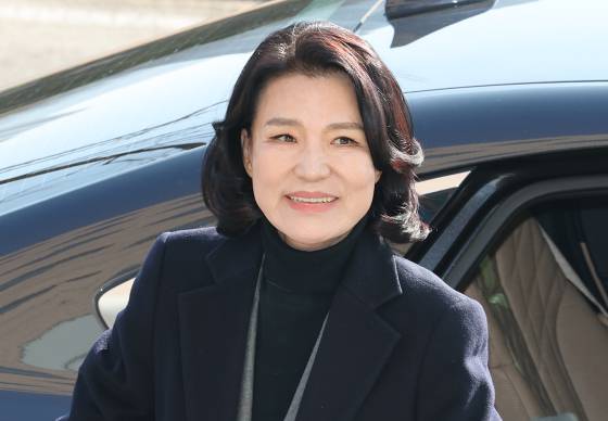 이진숙 방송통신위원장이 23일 탄핵심판 사건 기각 결정이 내려진 직후 정부과천청사 방송통신위원회로 출근하고 있다. 뉴스1