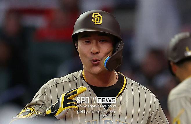 ▲ 샌디에이고는 지난 해 김하성과 보가츠의 수비 위치를 맞바꾸는 결단을 내렸고 김하성은 다시 주전 유격수로&nbsp;돌아와 121경기에 나서 타율 .233 11홈런 47타점 22도루를 남기고 시즌을 마감했다.