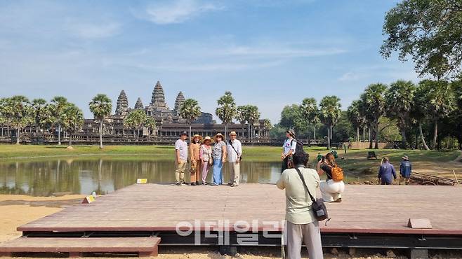 앙코르와트 남쪽 연못 관람로