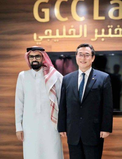 지난해 12월 사우디 GCC LAB 대표자와 ESS 4695 원통형 배터리 모듈 공급 및 유지 보수 계약, 합작법인 설립에 관해 합의한 금양 류광지 회장.