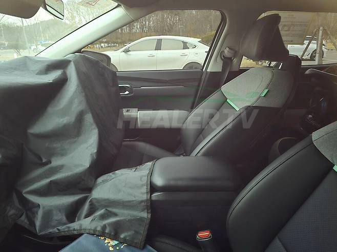 사진 : 기아 EV4 테스트카 (출처=힐러TV)