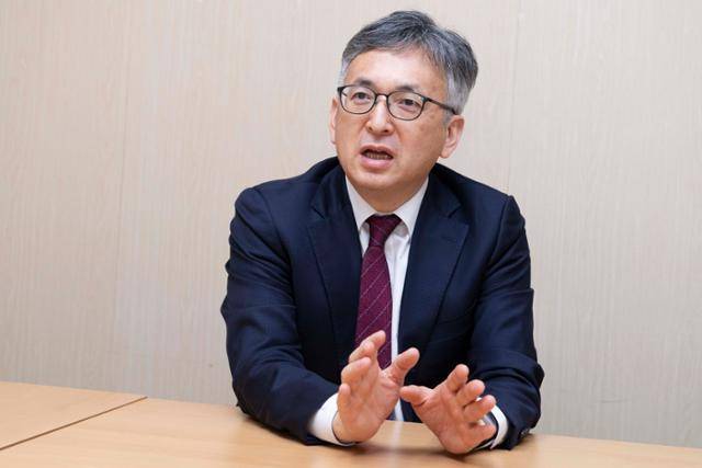 지난 21일 서울 마포구 연구실에서 느헤미야 기독연구원장 배덕만 교수가 전광훈 현상에 대해 설명하고 있다. 류기찬 인턴기자