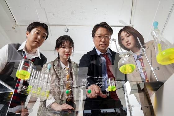 그래비티를 만든 과학자들. 폴리페놀 팩토리